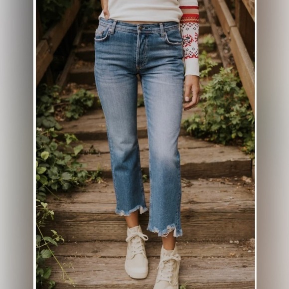 We The Free Ankle Cropped Button fly  Jeans size 26 in EUC - Picture 1 of 7